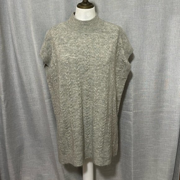 NWT New York & Co Sleeveless Sweater-Sz L-Cable Knit Detail-Grayish-Acrylic - Picture 2 of 15